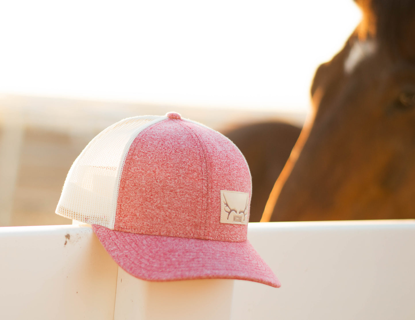Heather red/birch patch hat